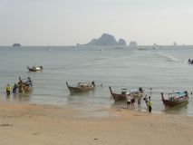 na plch Ao Nang, v poped pro Thasjko typick long tail boat